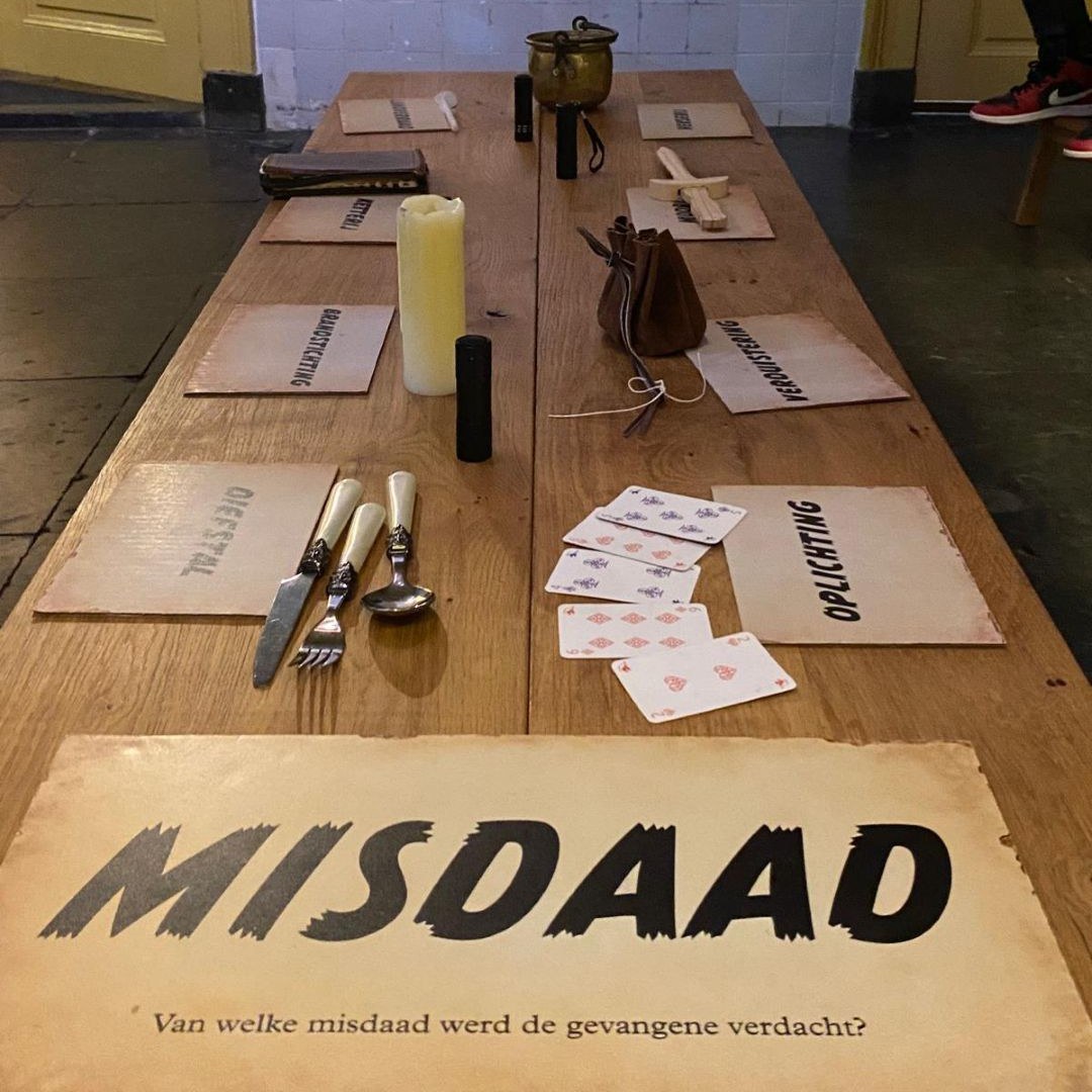 Moordspel, de familierondleiding in de vakantie. Los jij een misdaad op?
